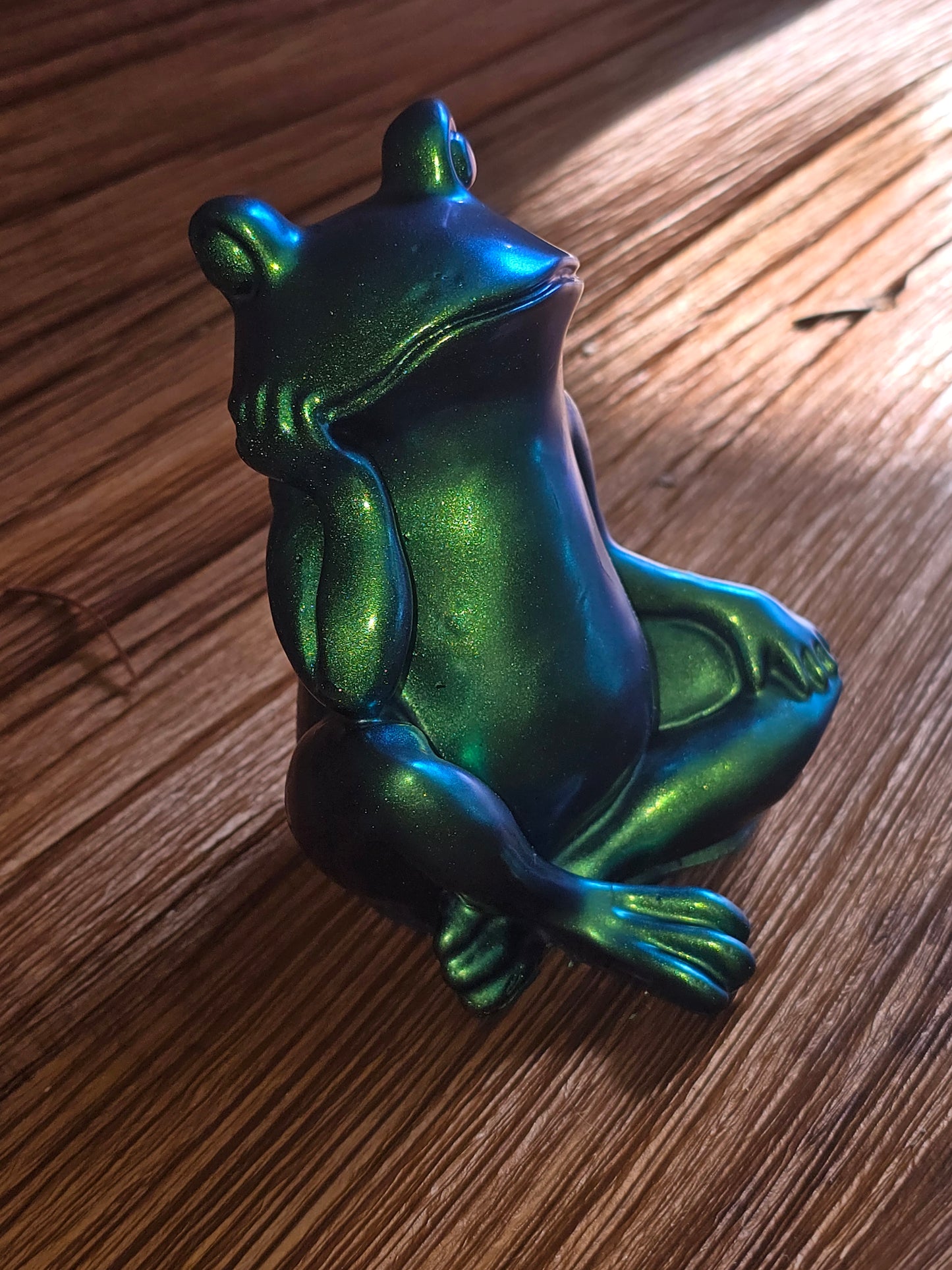 Frog thinking blue/green