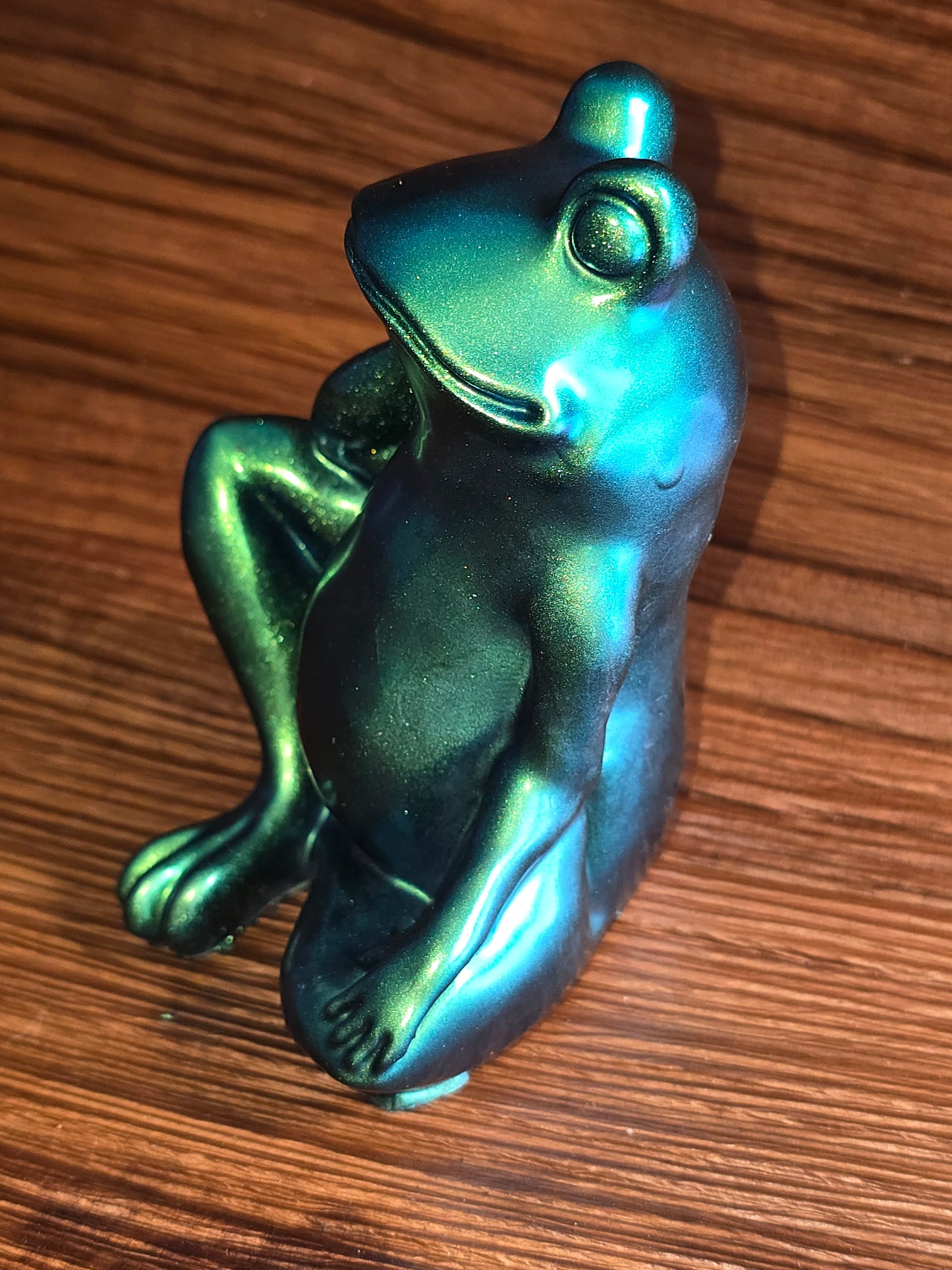 Frog thinking blue/green