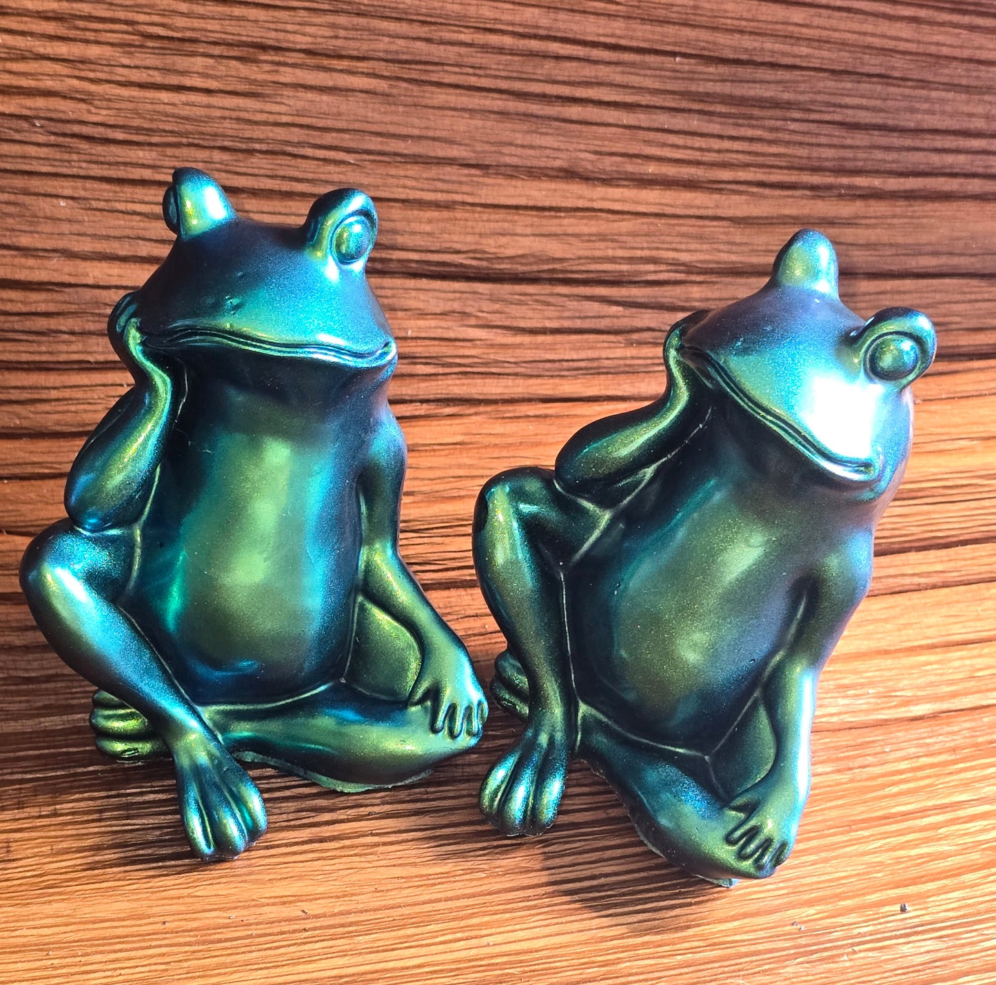 Frog thinking blue/green