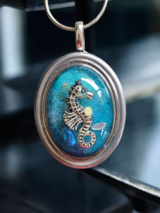 Pendant cabachon seahorse