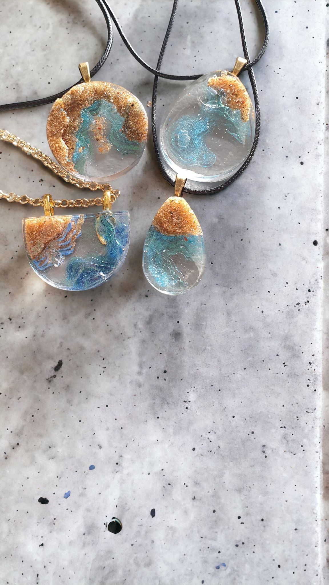 Pendant Ocean light blue with real sea sand range 1