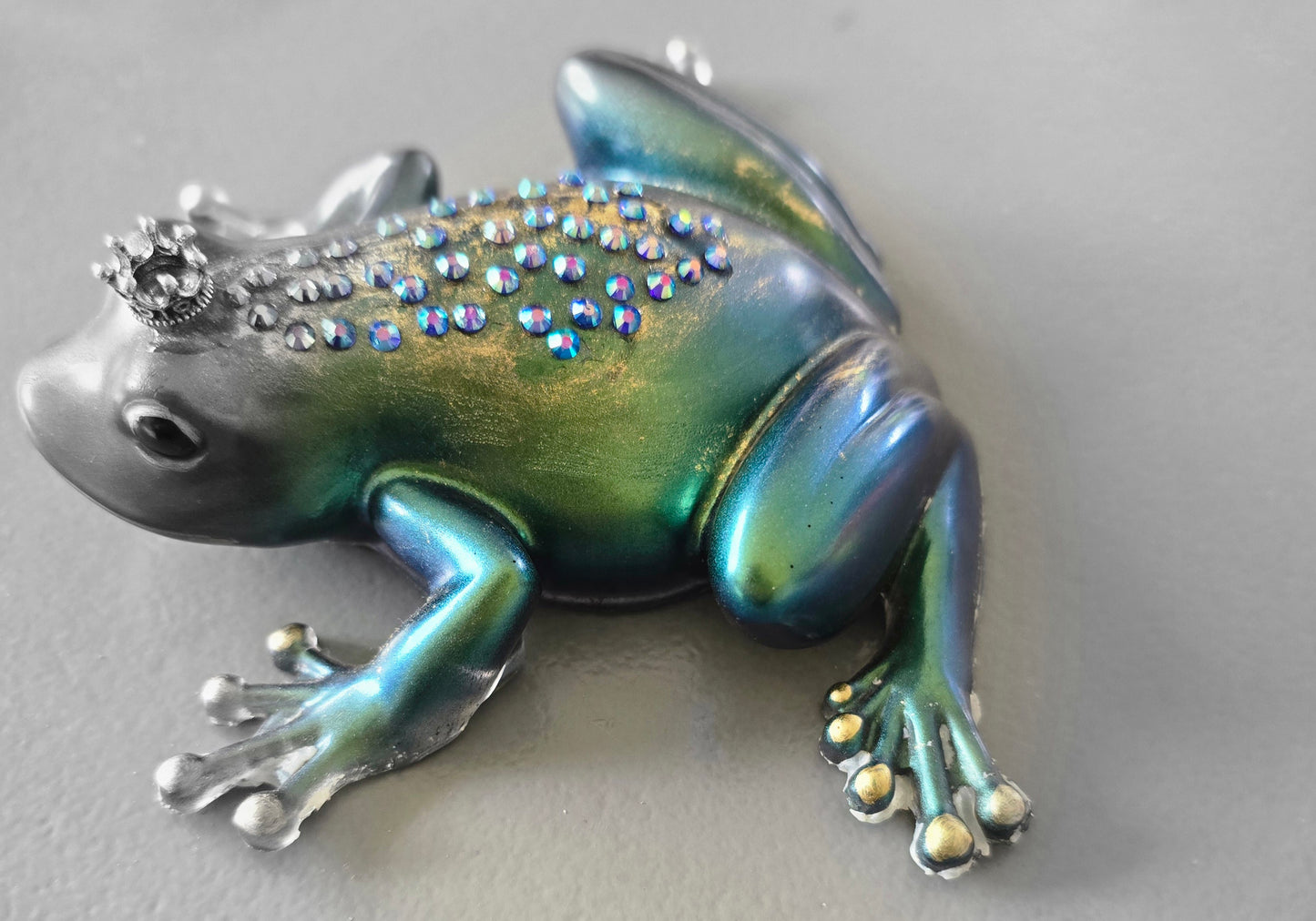 Frog Chic green and gold