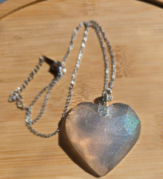 Pendant heart diamond cut shimmering blue