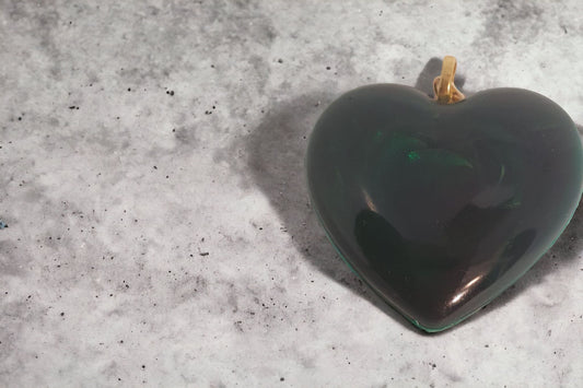 Pendant rounded heart emerald green