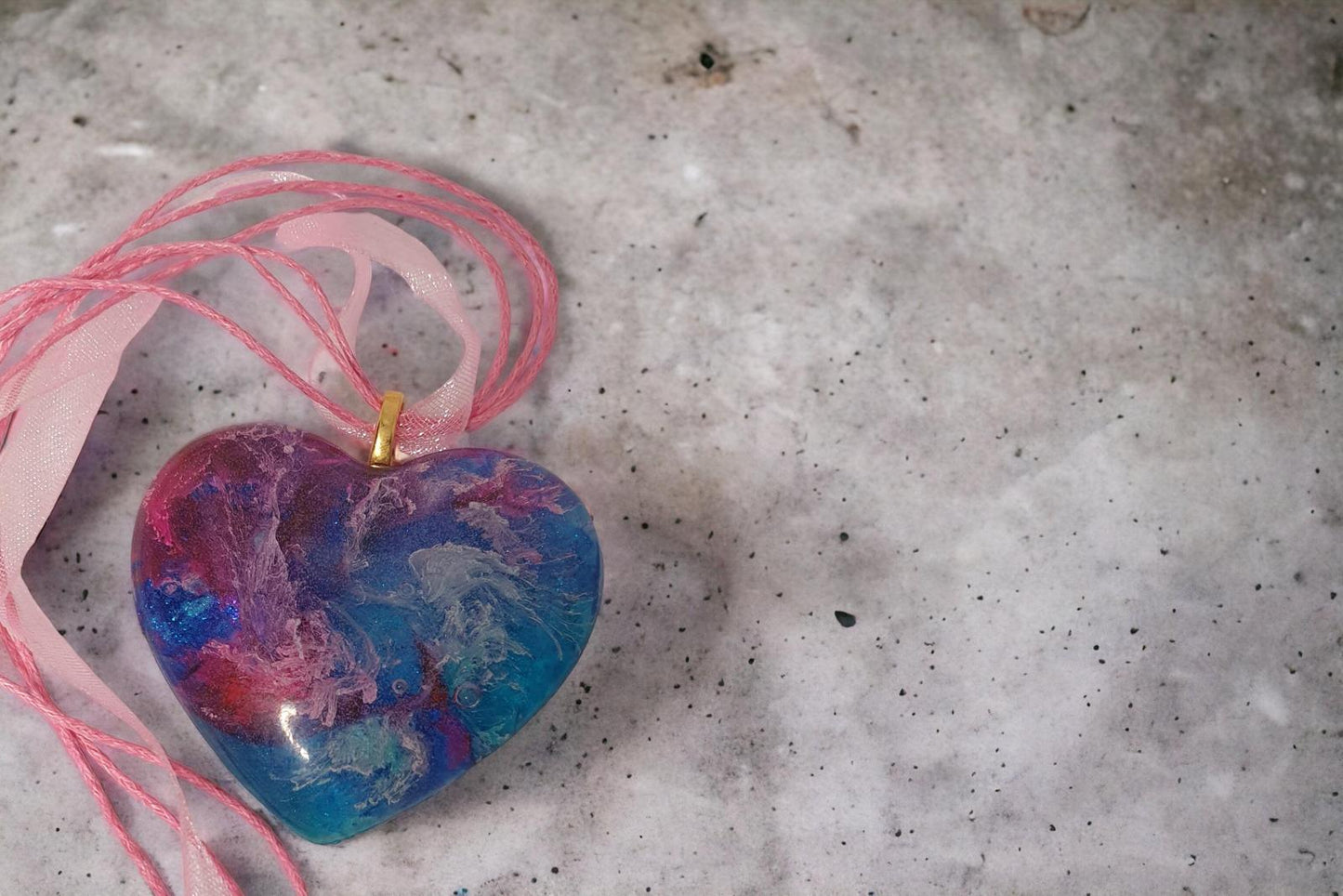 Pendant rounded heart, Pink blue