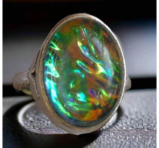 Ring green opal looking