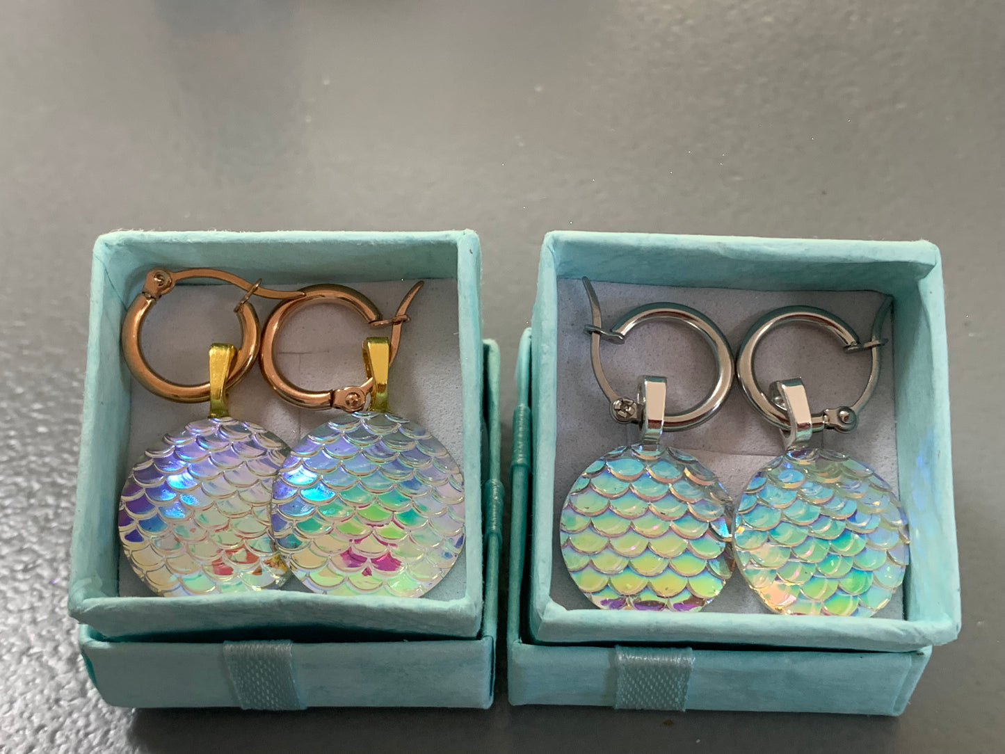 Earrings colour changing