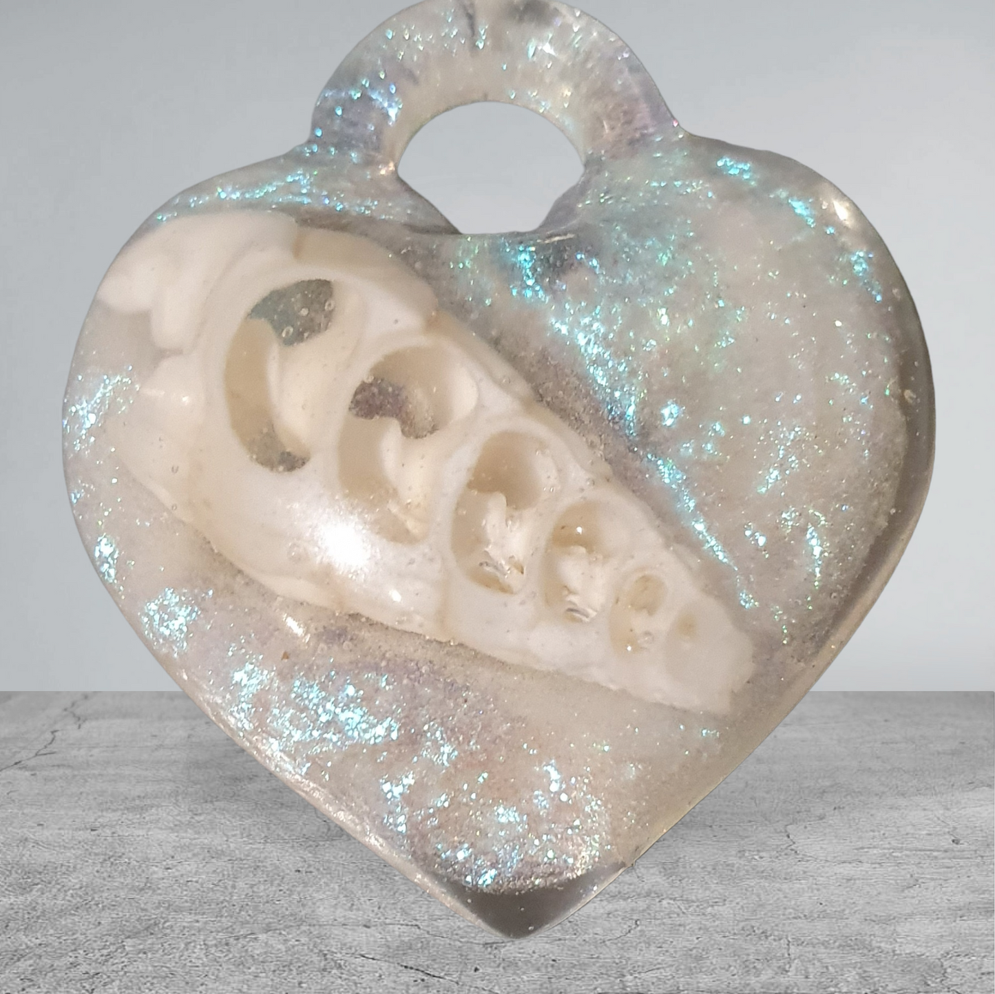 KEYCHARM Puffy Heart opal shell with pearl