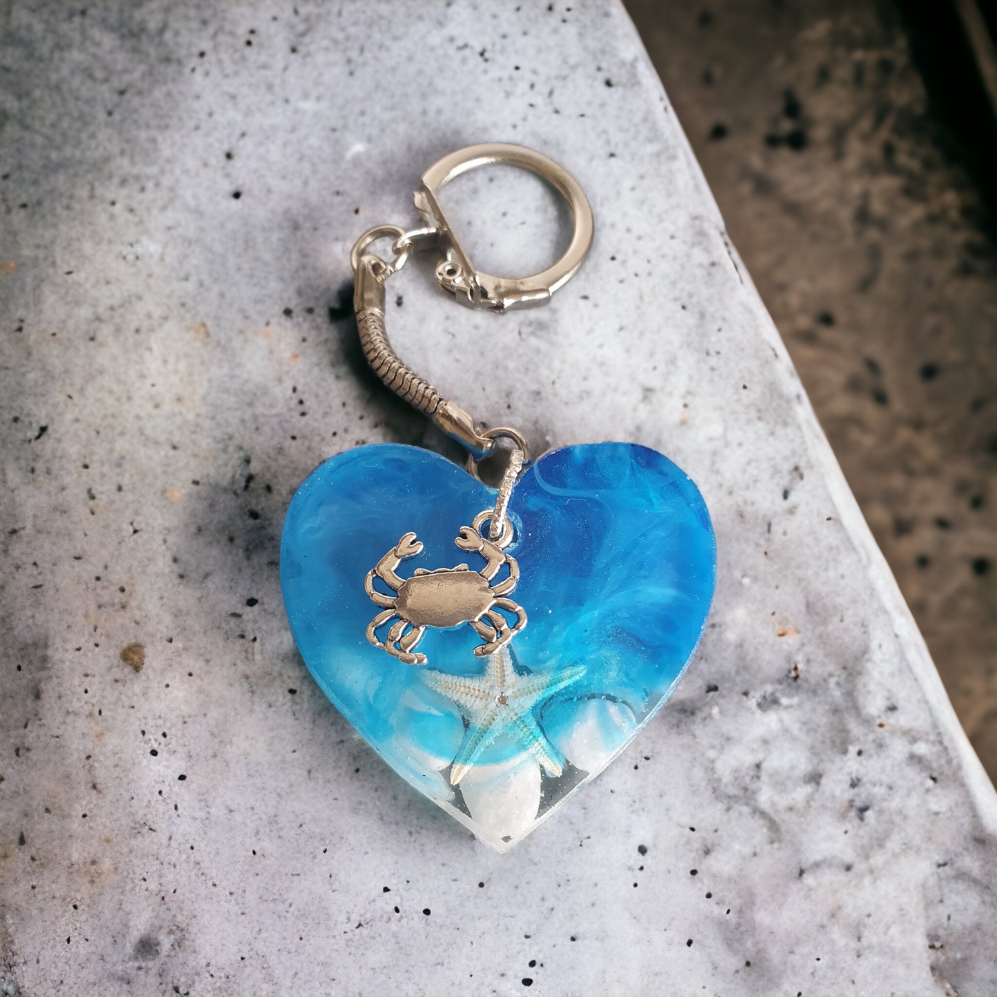 Keycharm pebble sea