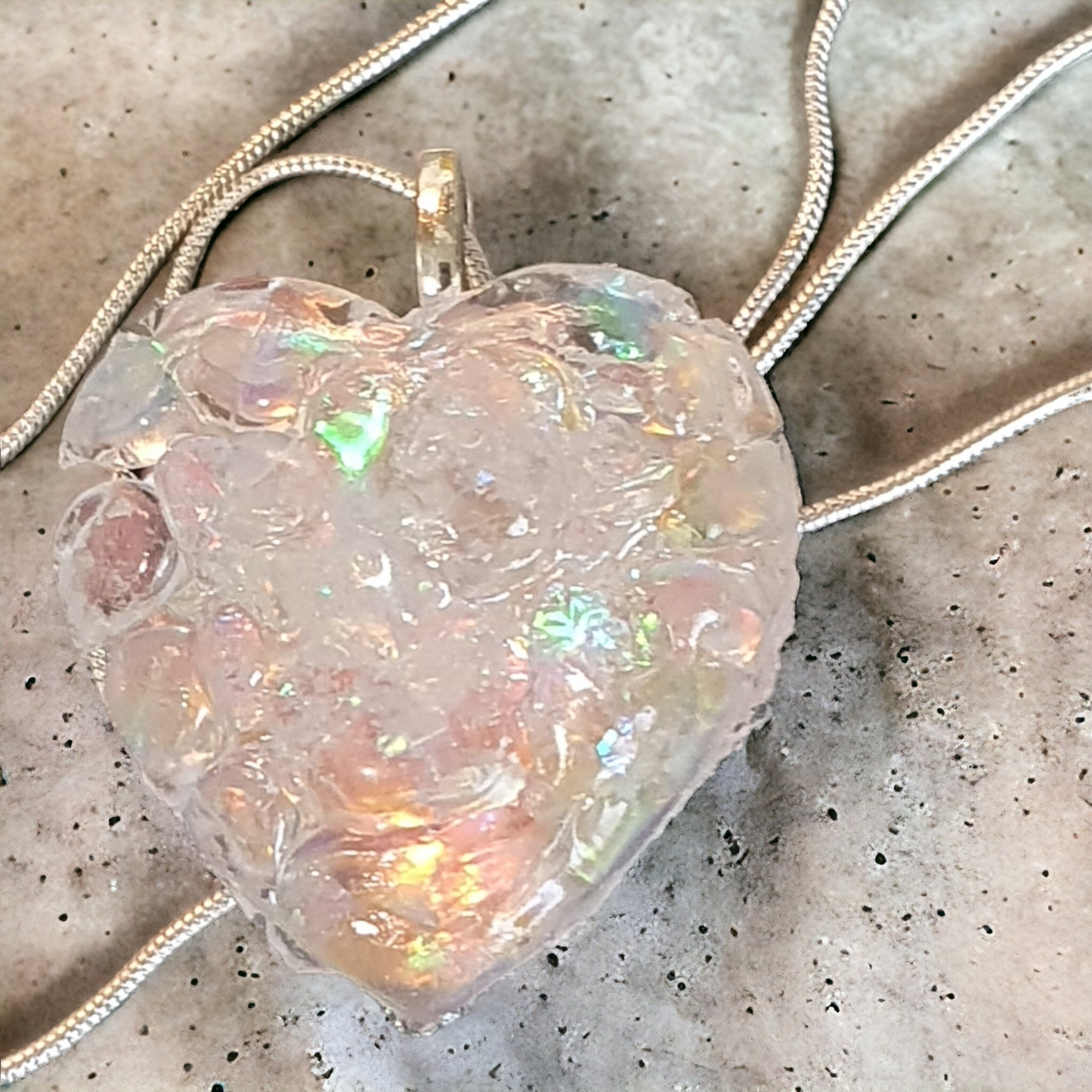 Pendant crystal heart 'shining light'