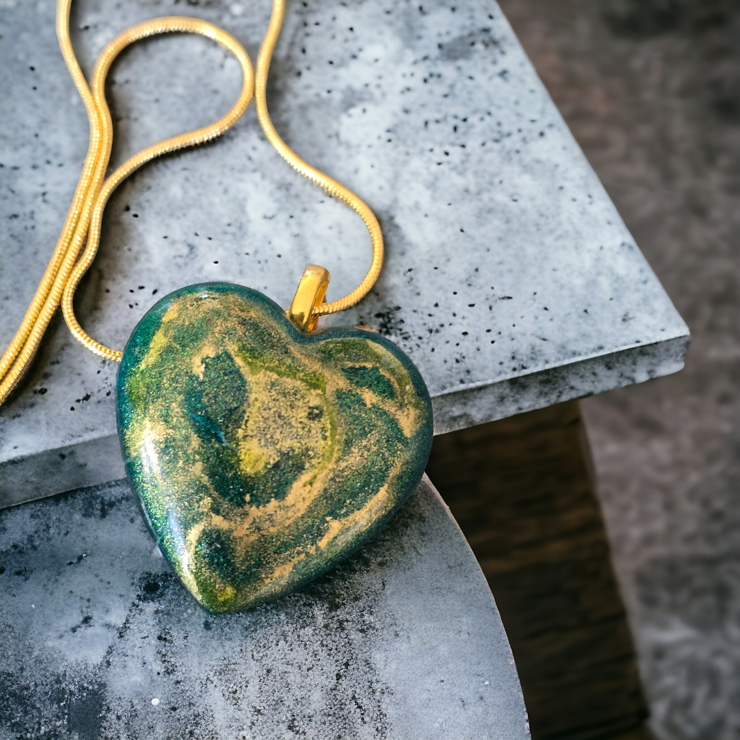 Pendant heart green and gold