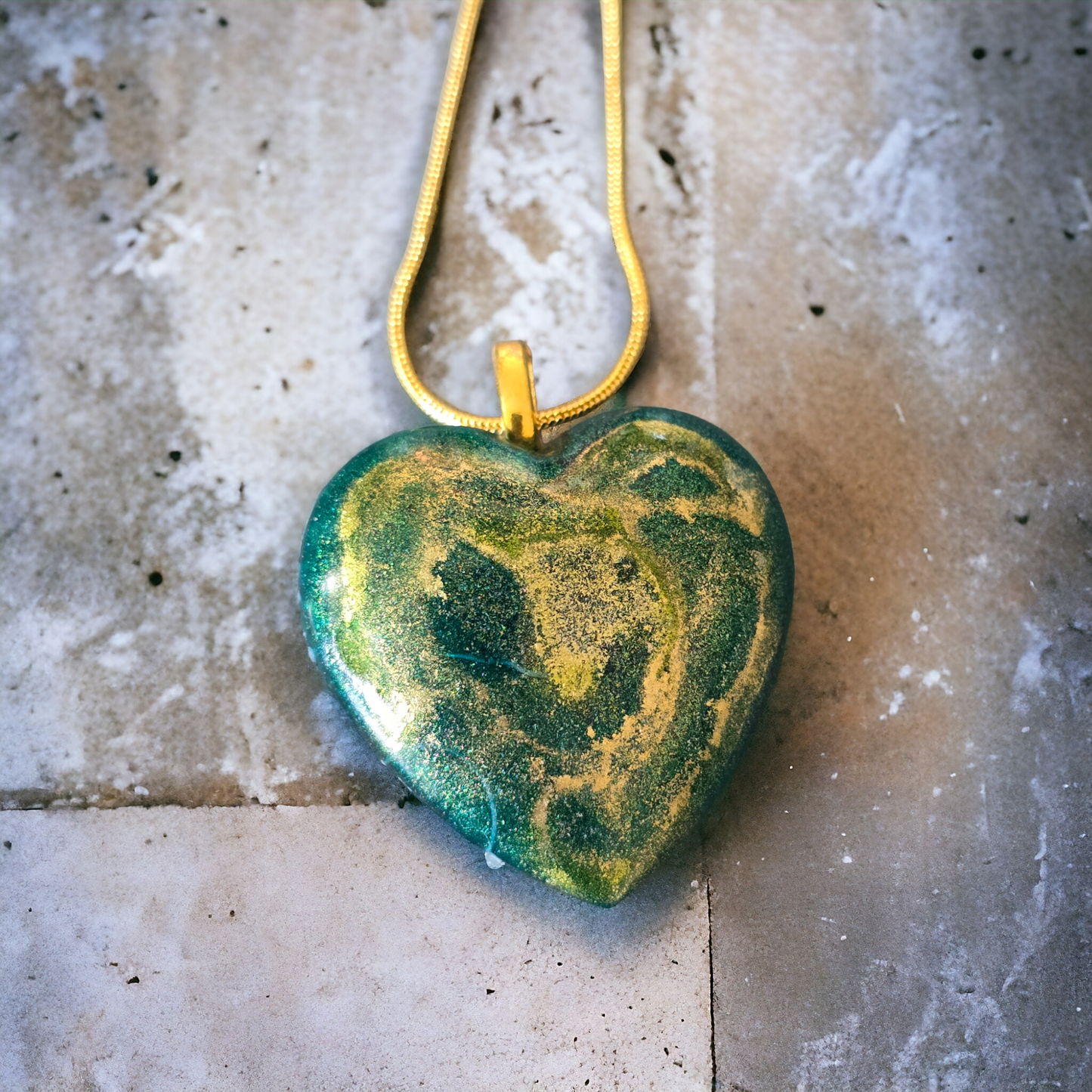 Pendant heart green and gold