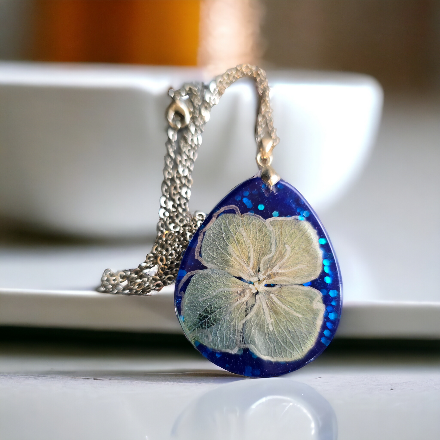 Pendant blue glitter with hydrangea flower