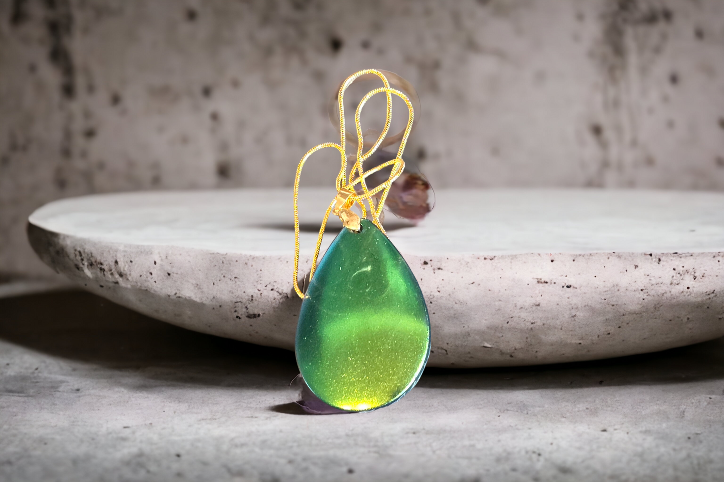 Pendant green gold