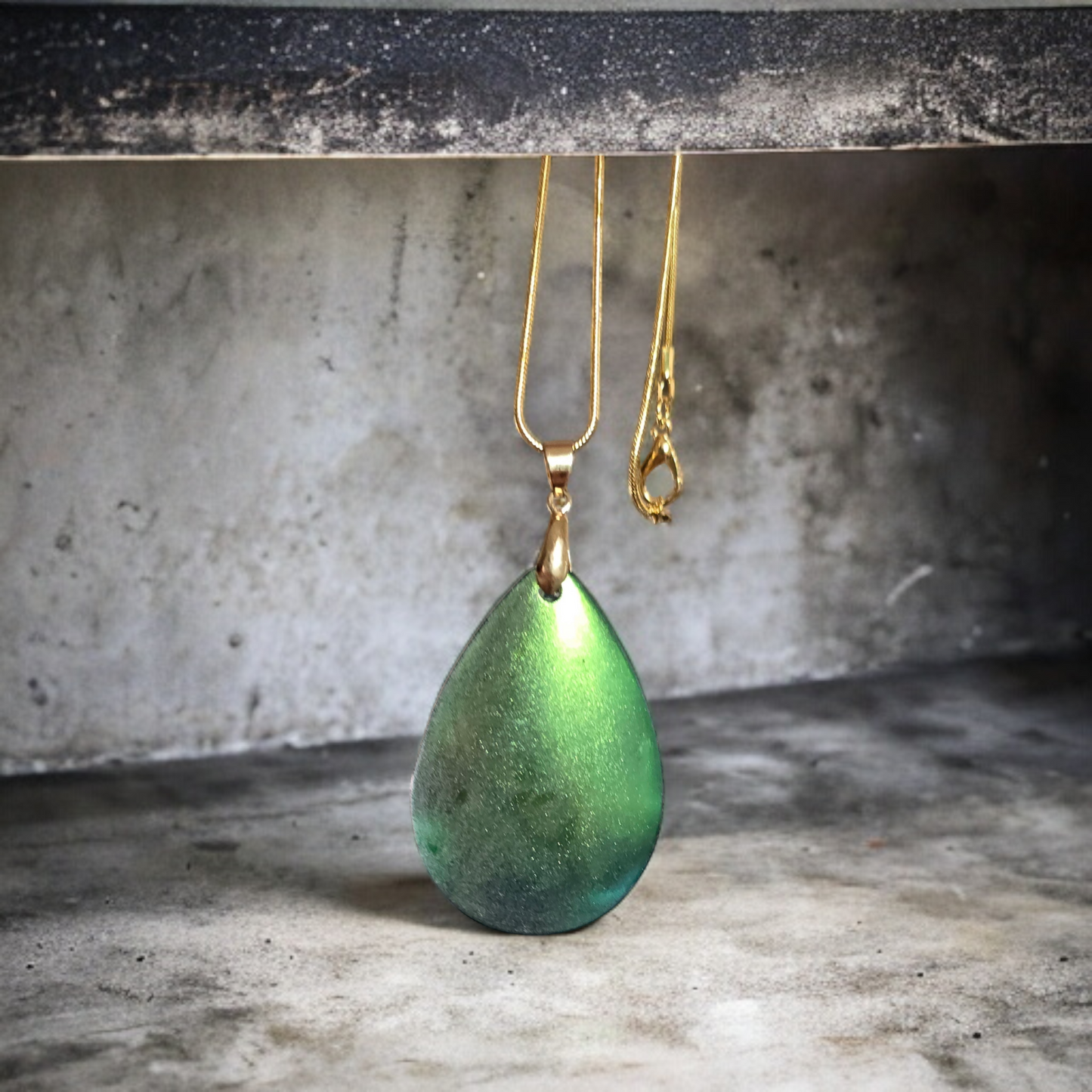 Pendant green gold