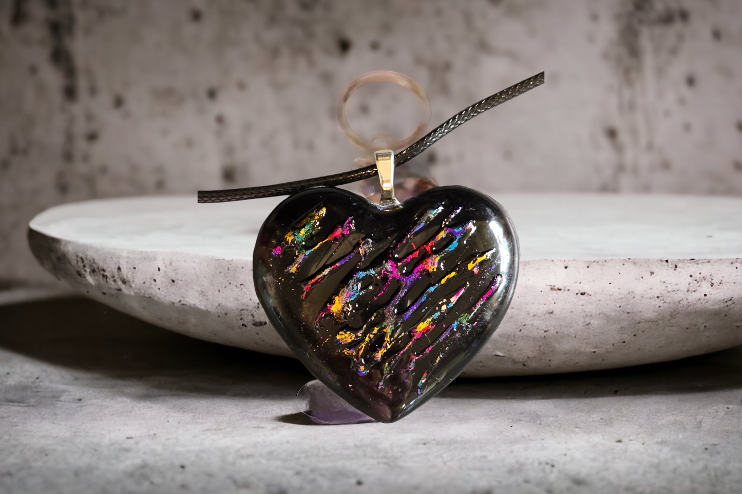 Pendant rounded heart black