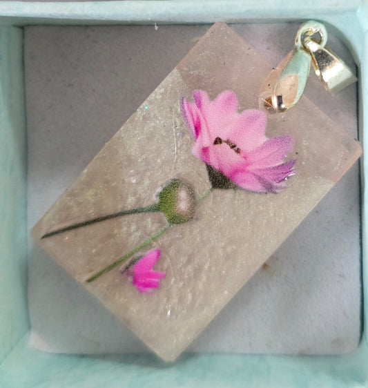Pendant pearl white with pink flower
