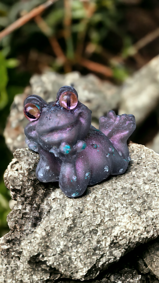 Frog Happy - Purple Hue