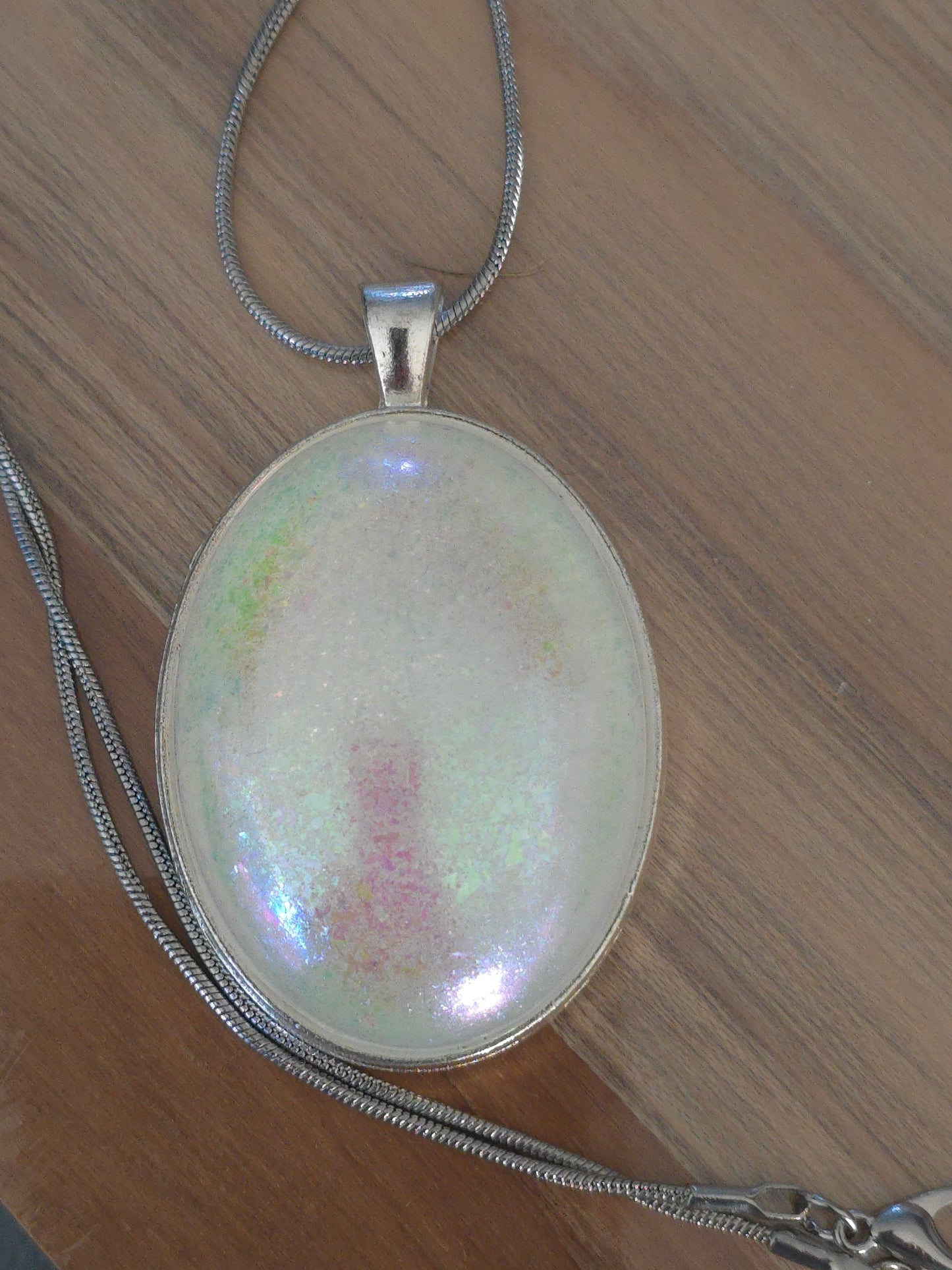 Pendant large mother of pearl in silver bezel