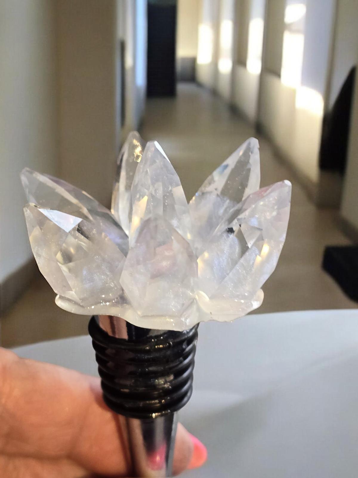 Bottle stopper crystal cluster clear