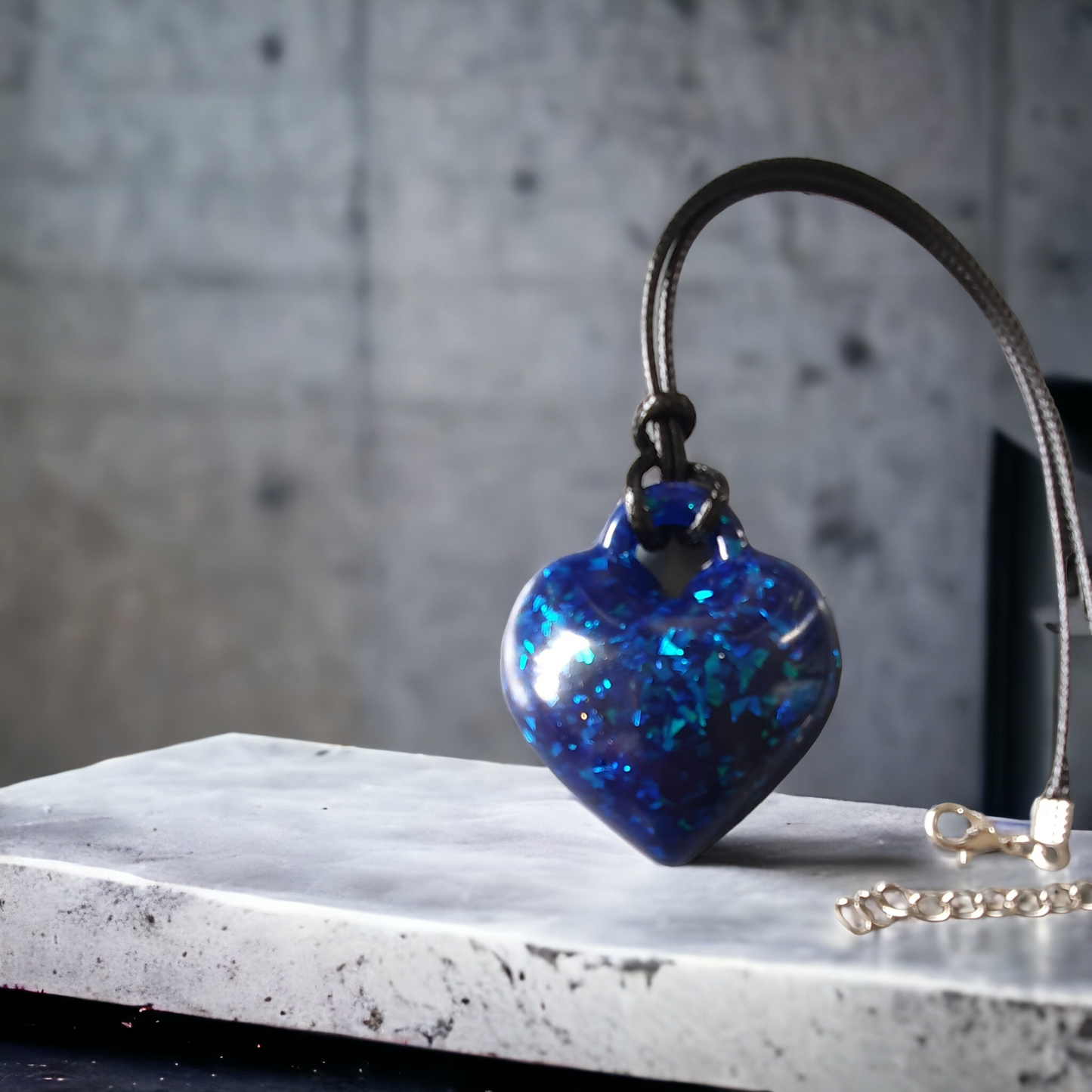 Pendant puffy heart sparkling blue 💙