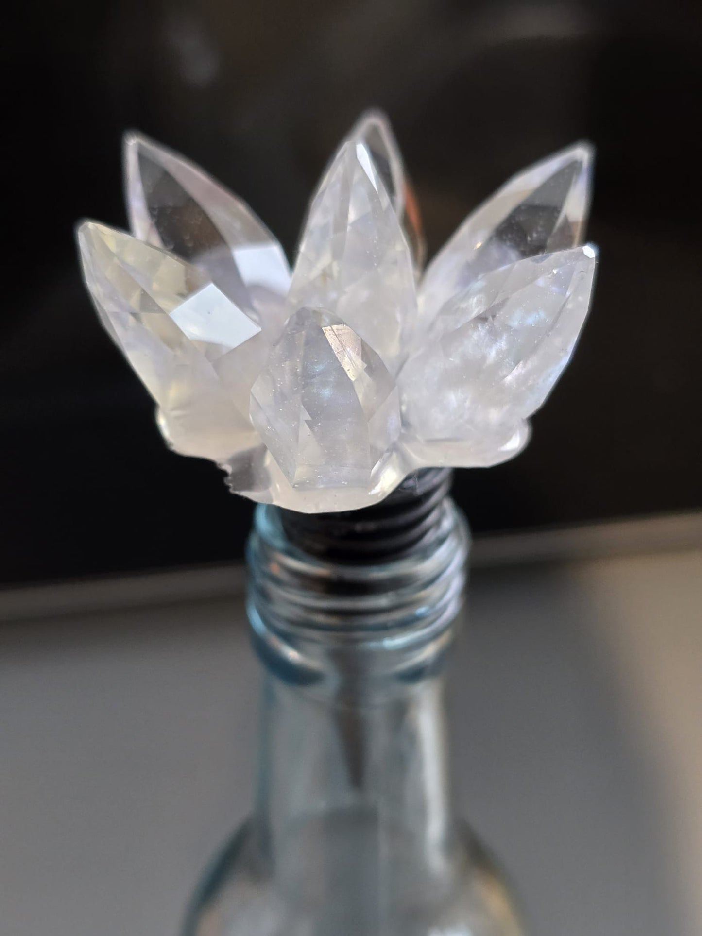 Bottle stopper crystal cluster clear